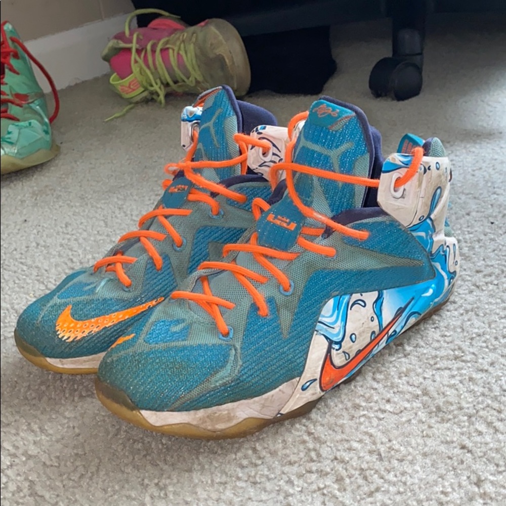 Lebron 12 Buckets Size 7Y